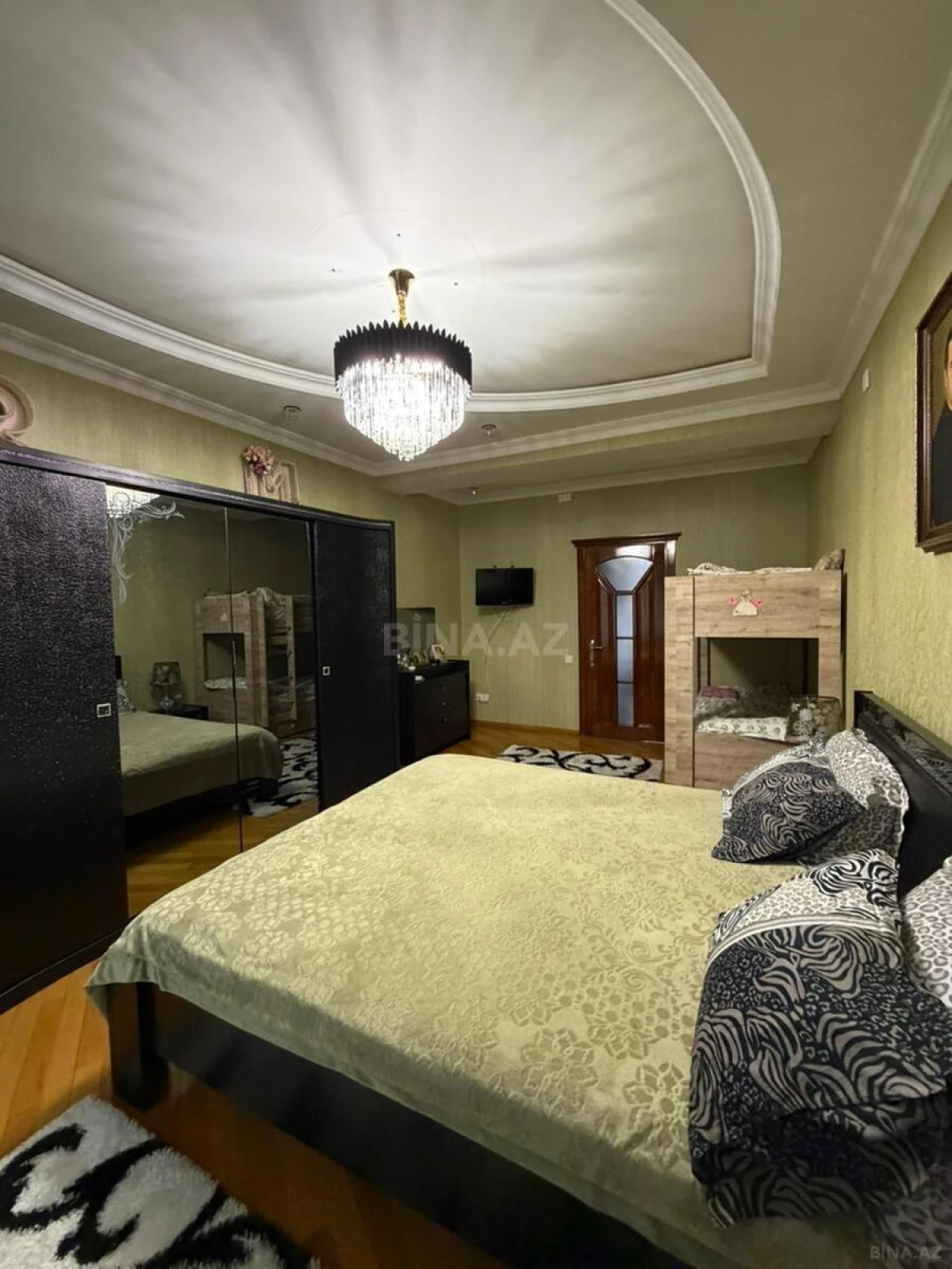 Satılır 3 otaqlı mənzil 135 m²