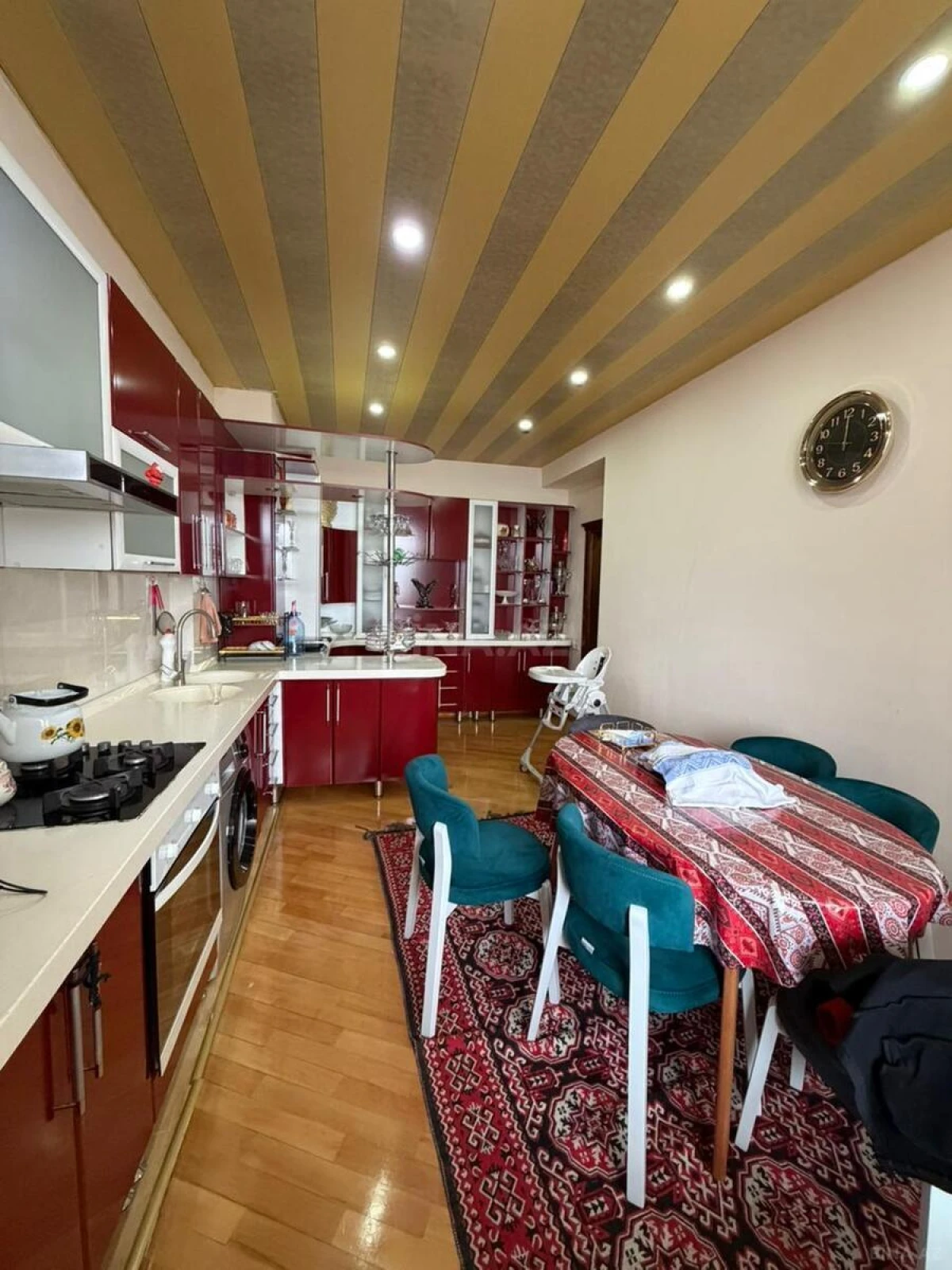 Satılır 3 otaqlı mənzil 135 m²