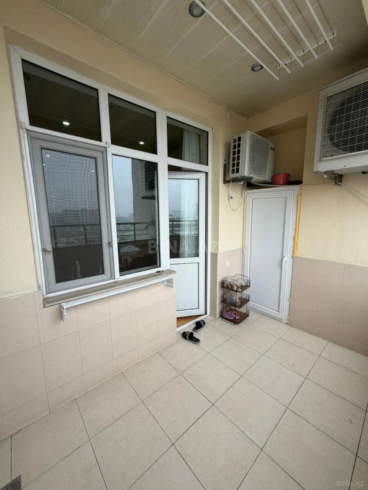 Satılır 3 otaqlı mənzil 135 m²