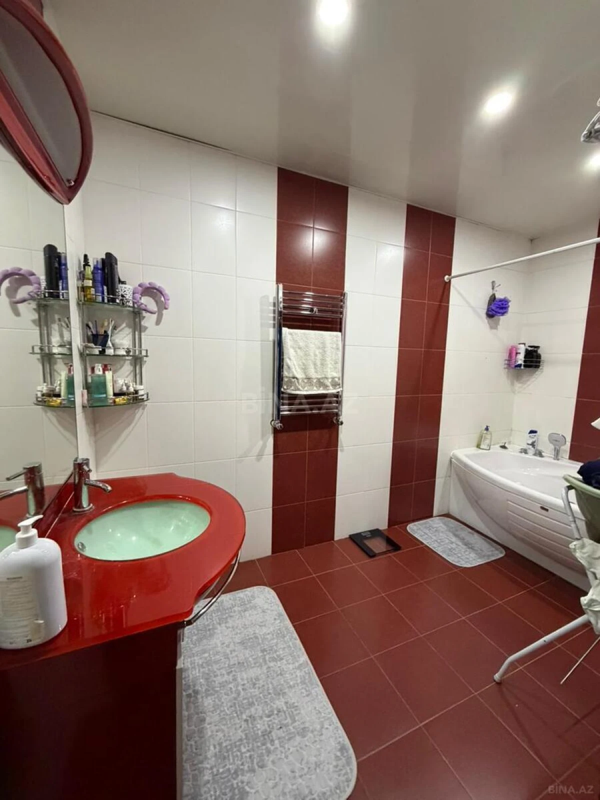 Satılır 3 otaqlı mənzil 135 m²