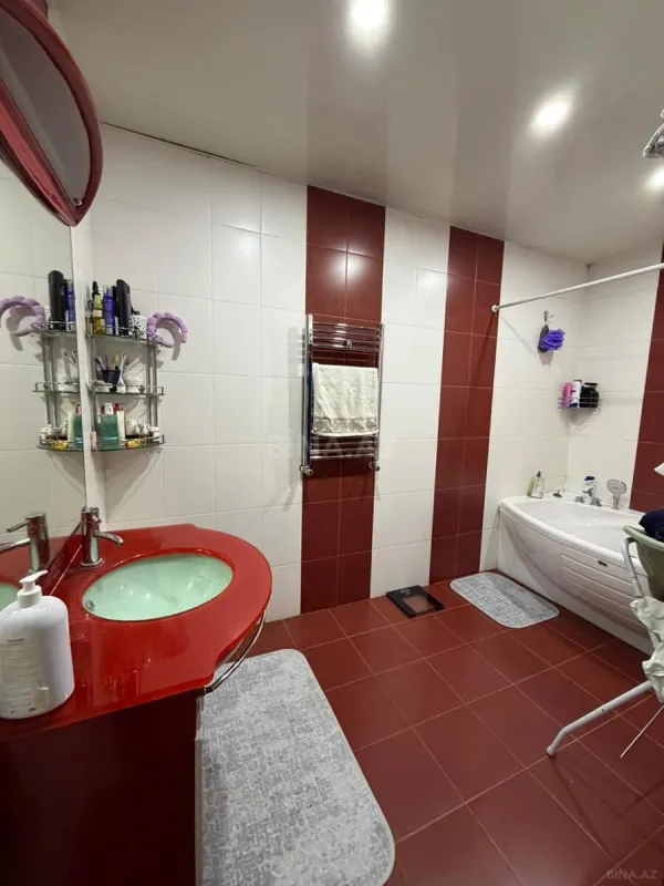 Satılır 3 otaqlı mənzil 135 m²