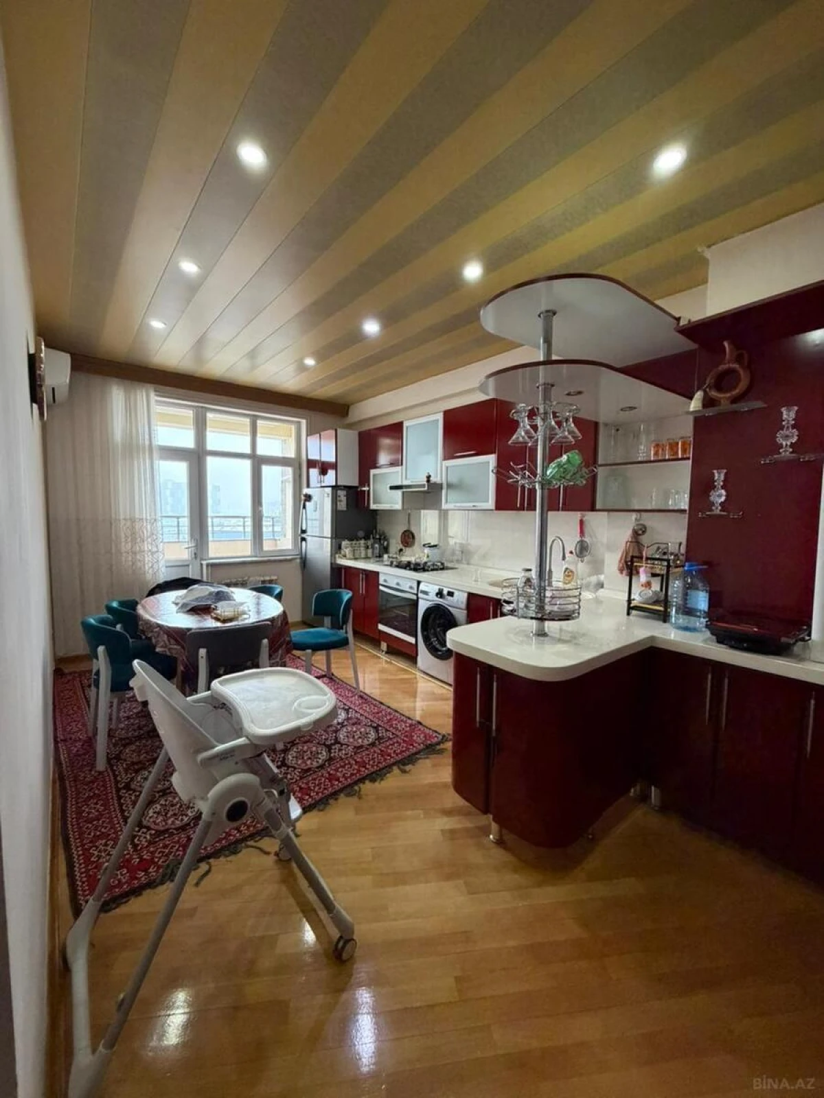 Satılır 3 otaqlı mənzil 135 m²