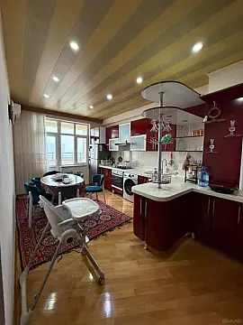 Satılır 3 otaqlı mənzil 135 m²