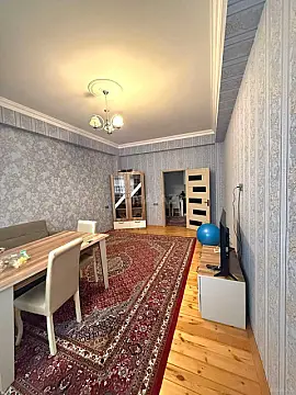 Satılır 2 otaqlı mənzil 79.5 m²