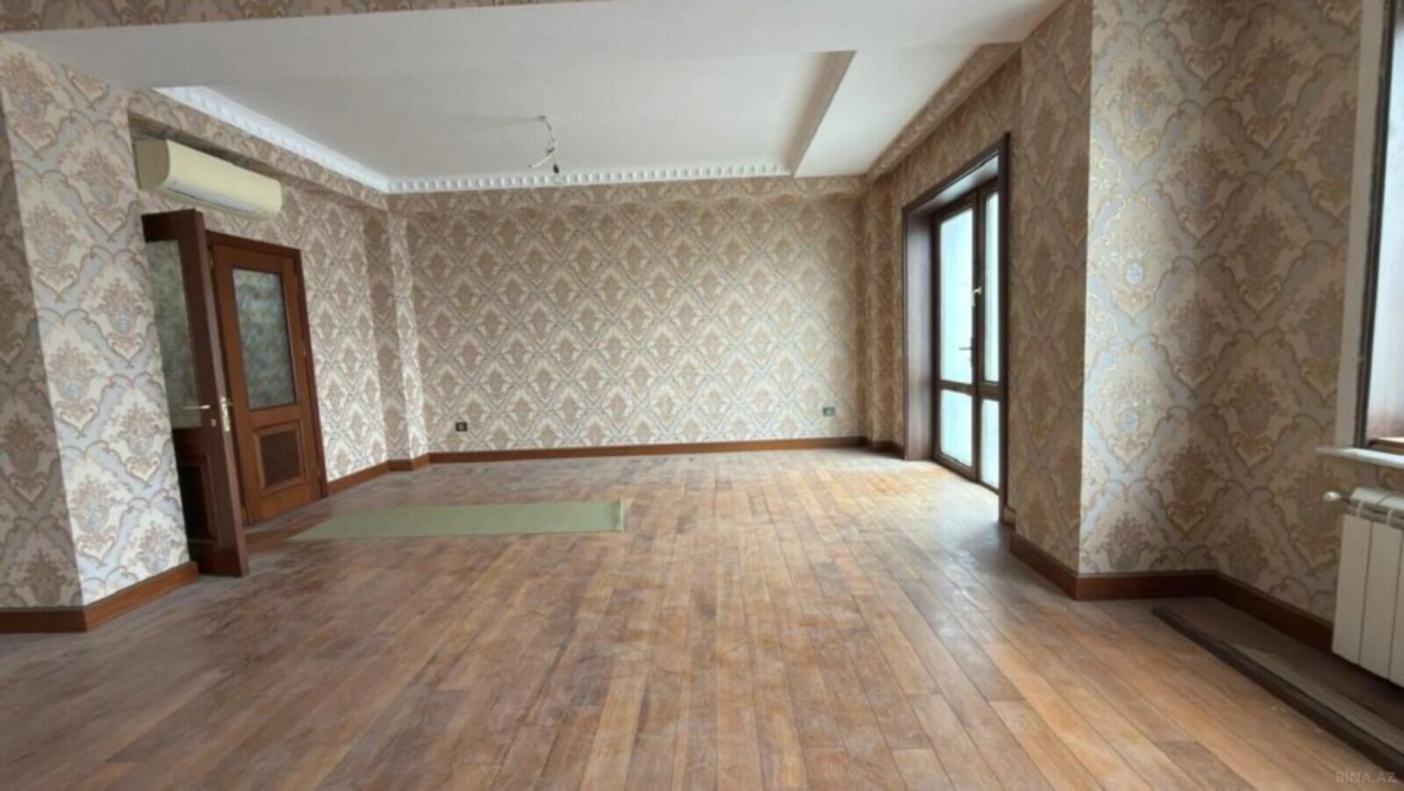 Satılır 5 otaqlı mənzil 200 m²