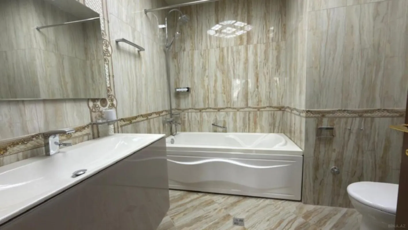 Satılır 5 otaqlı mənzil 200 m²