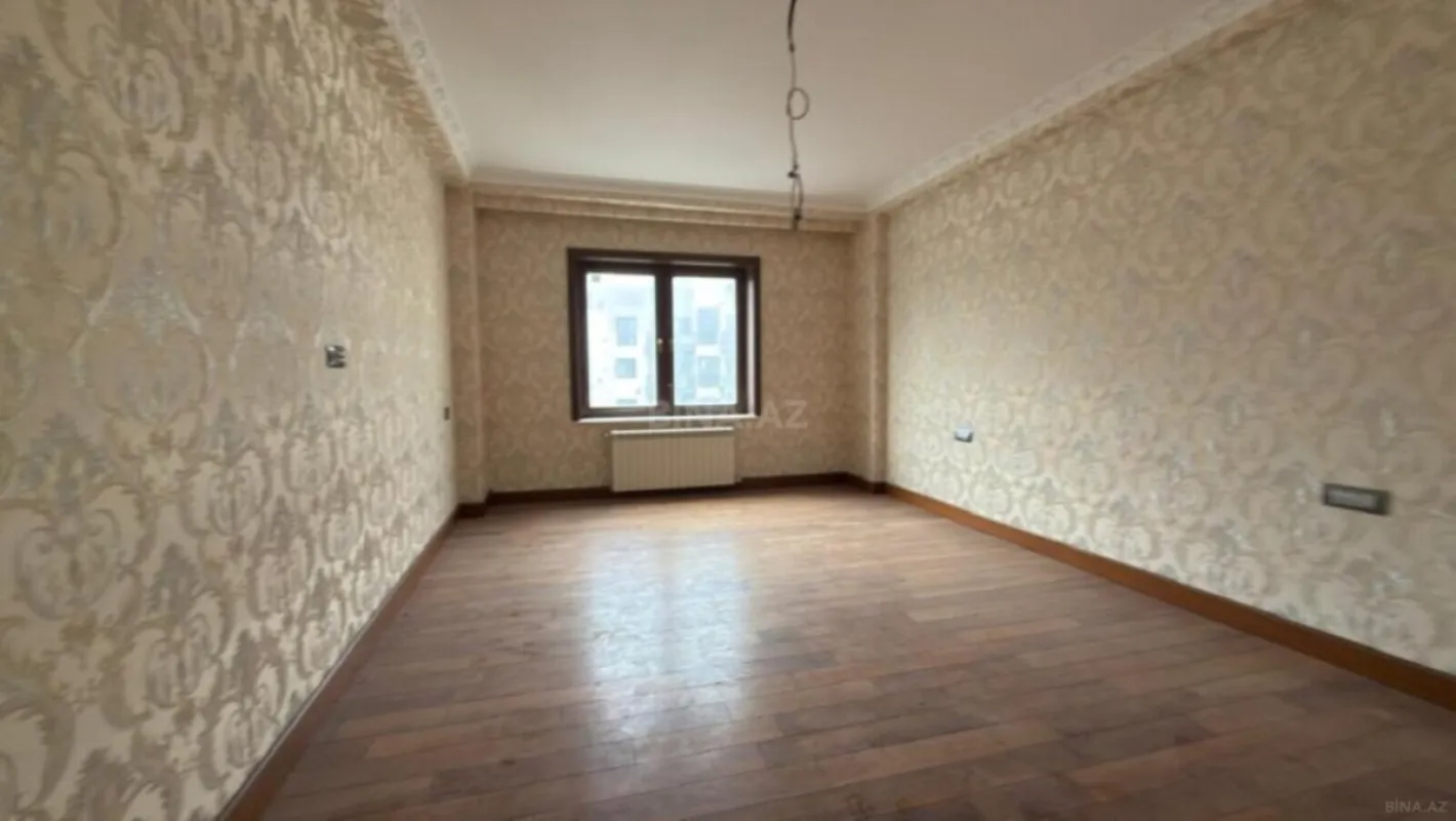 Satılır 5 otaqlı mənzil 200 m²