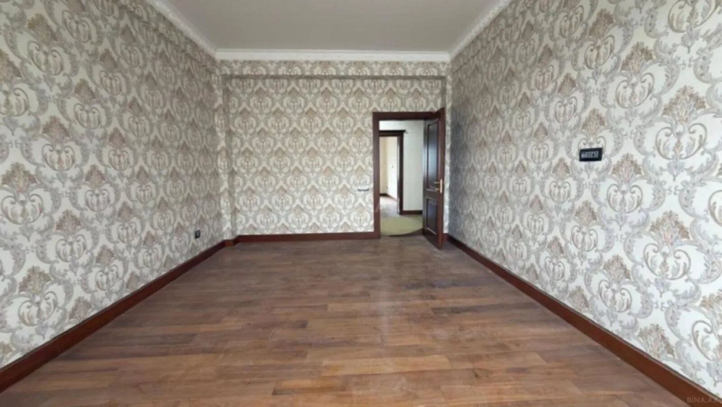 Satılır 5 otaqlı mənzil 200 m²