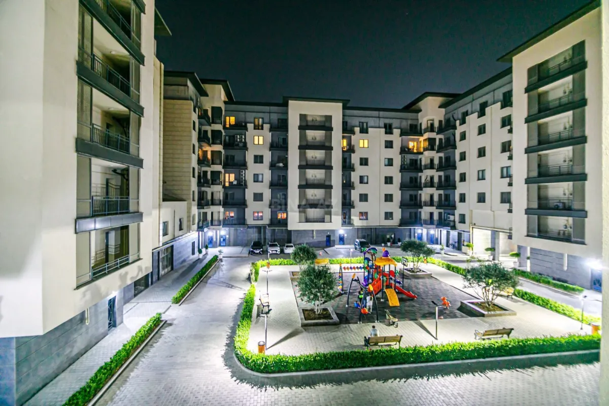 Satılır 5 otaqlı mənzil 200 m²