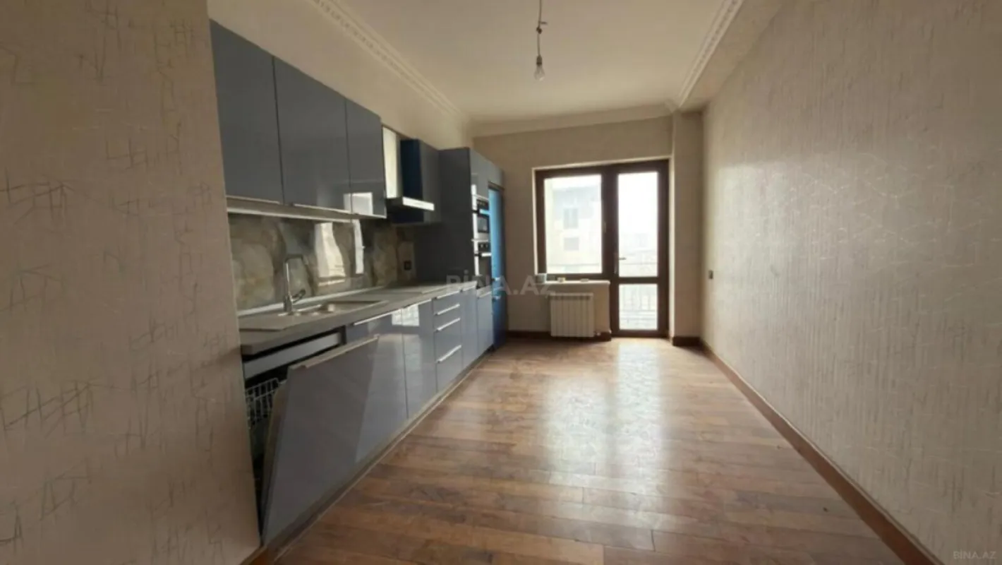 Satılır 5 otaqlı mənzil 200 m²