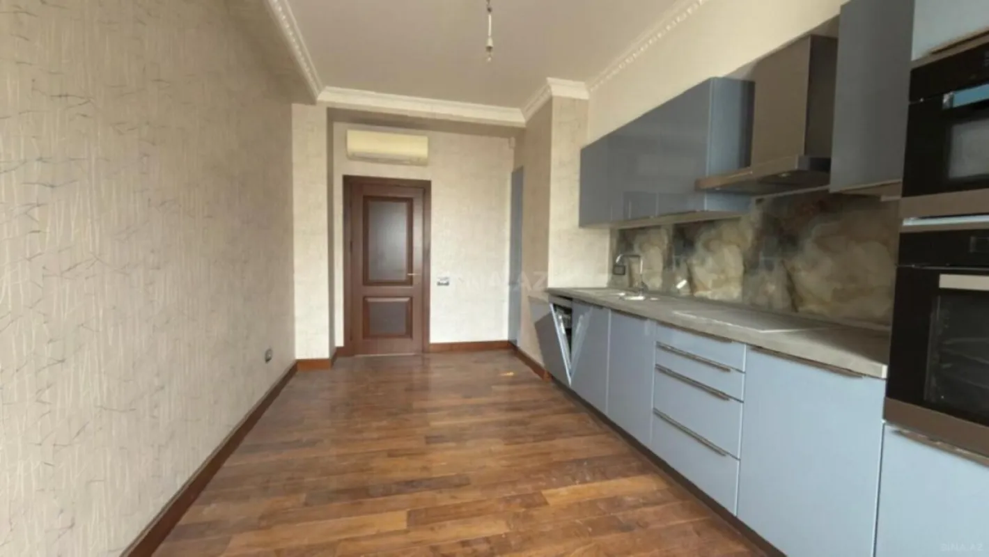 Satılır 5 otaqlı mənzil 200 m²