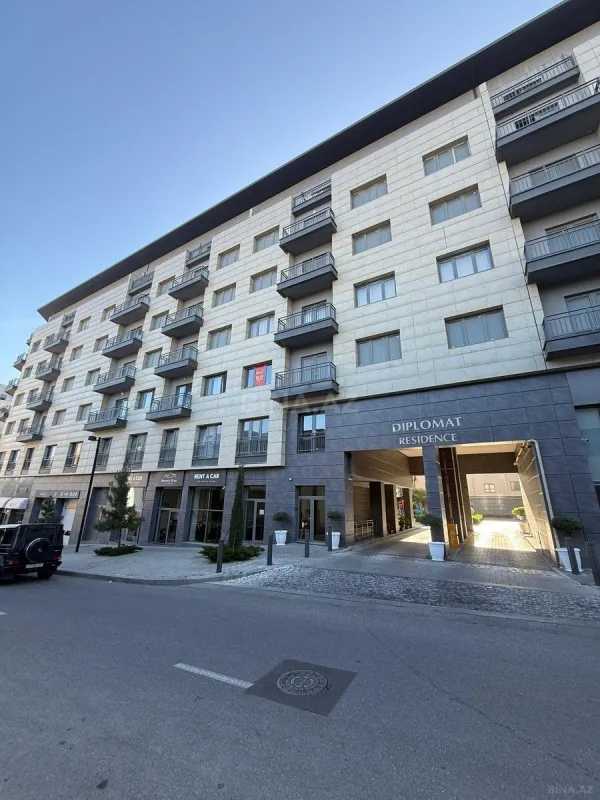 Satılır 5 otaqlı mənzil 200 m²