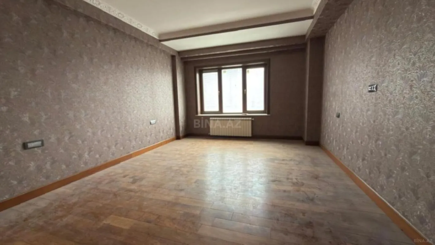 Satılır 5 otaqlı mənzil 200 m²
