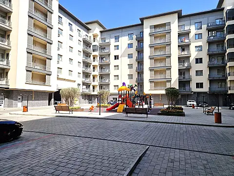 Satılır 5 otaqlı mənzil 200 m²