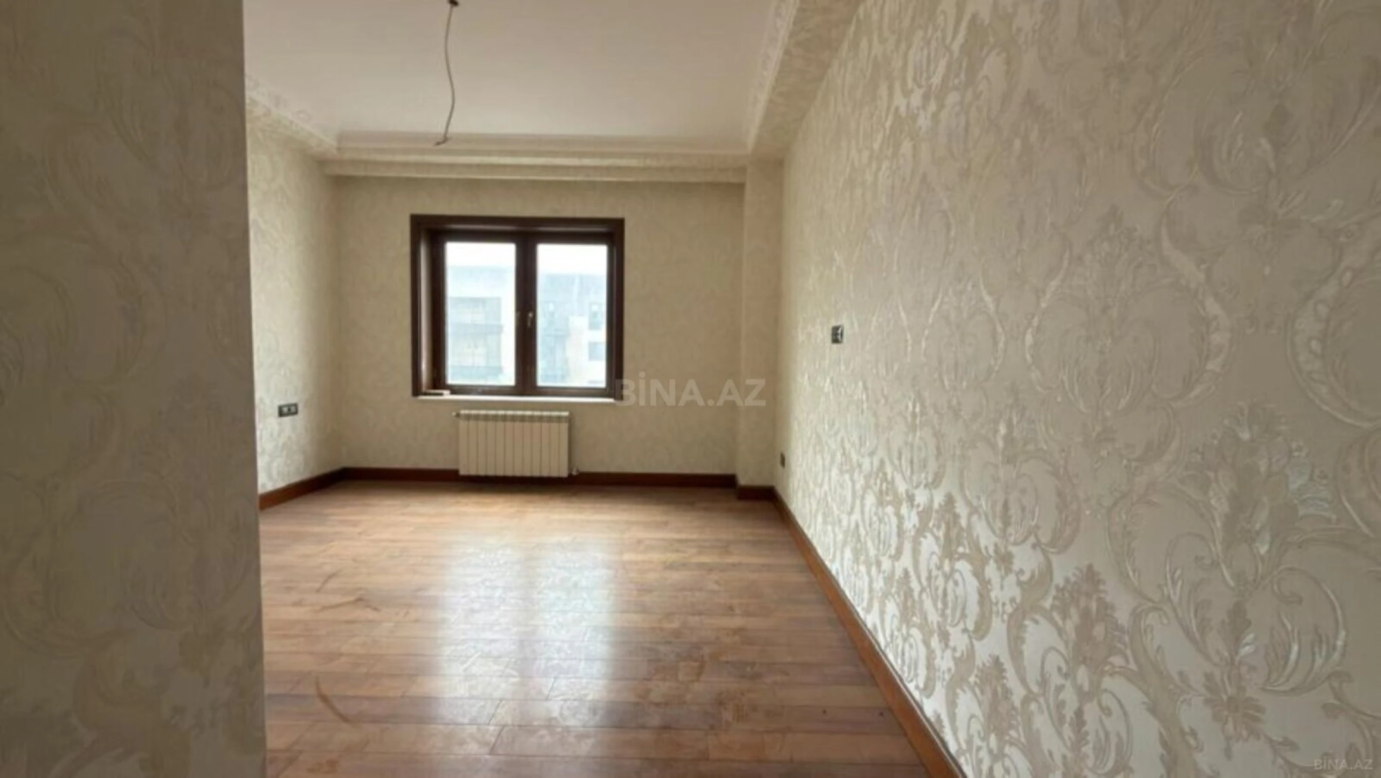 Satılır 5 otaqlı mənzil 200 m²
