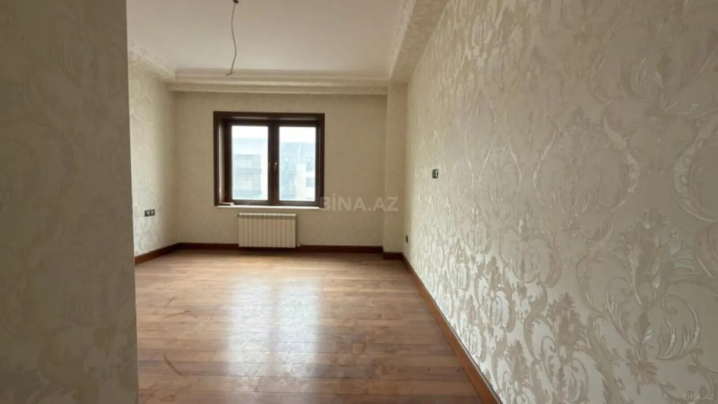 Satılır 5 otaqlı mənzil 200 m²