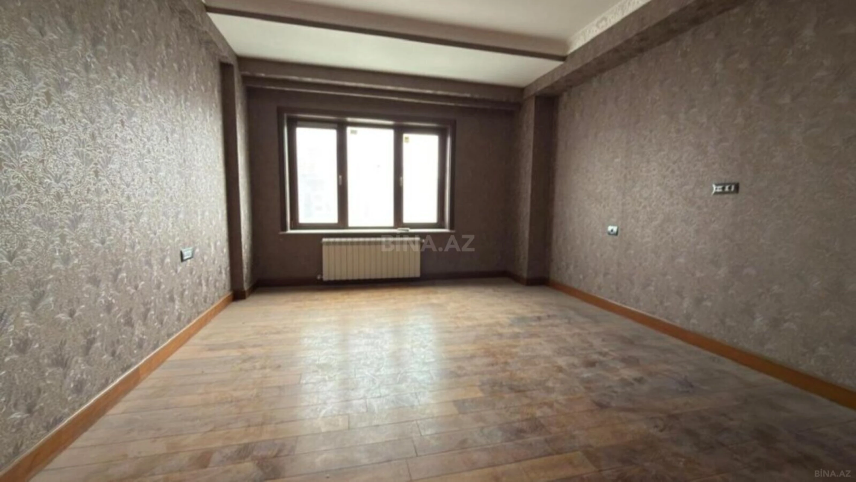 Satılır 5 otaqlı mənzil 200 m²