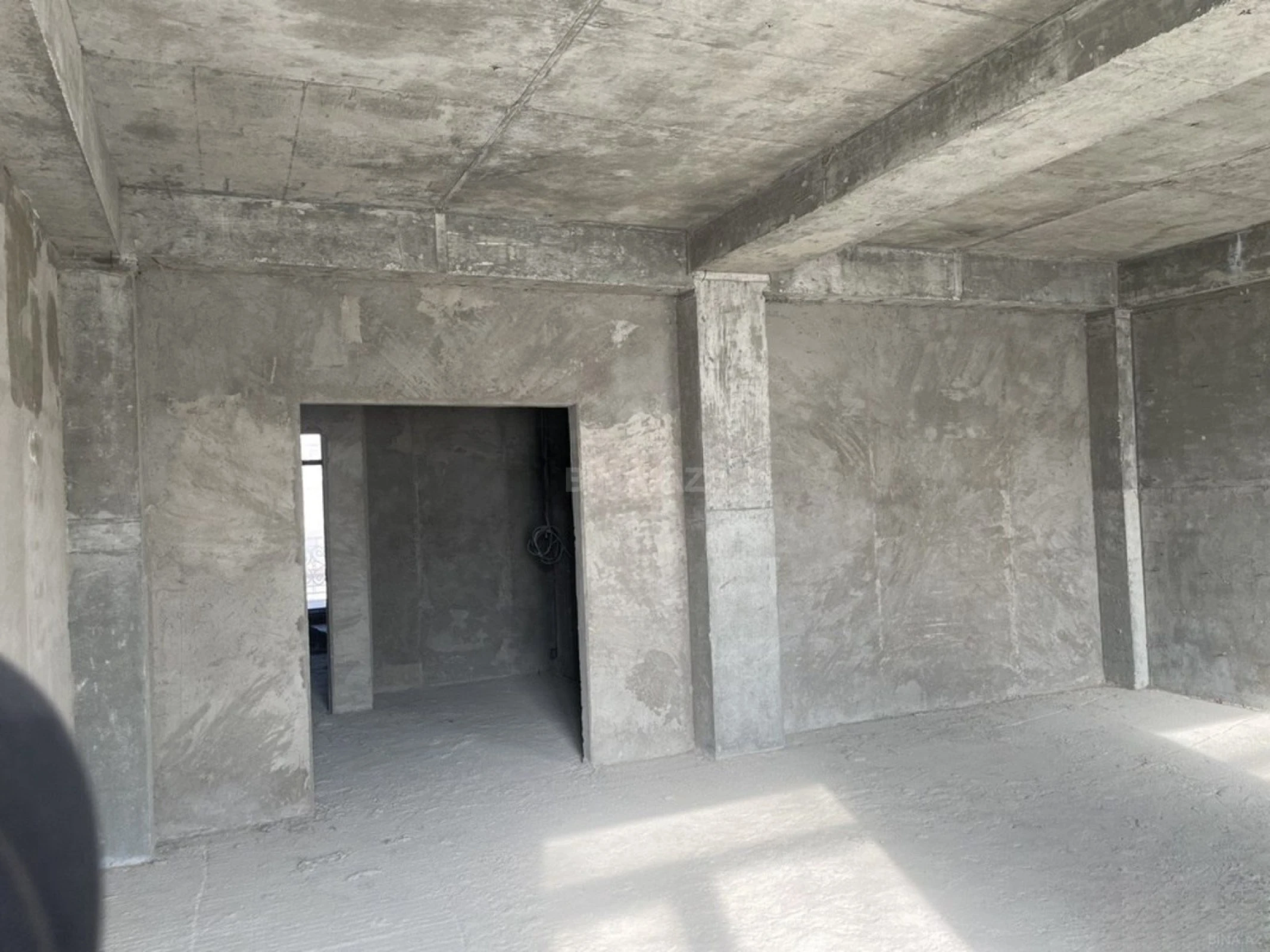 Satılır 5 otaqlı mənzil 211 m²