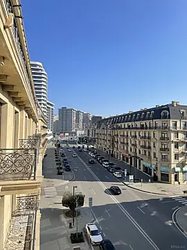 Satılır 5 otaqlı mənzil 211 m²