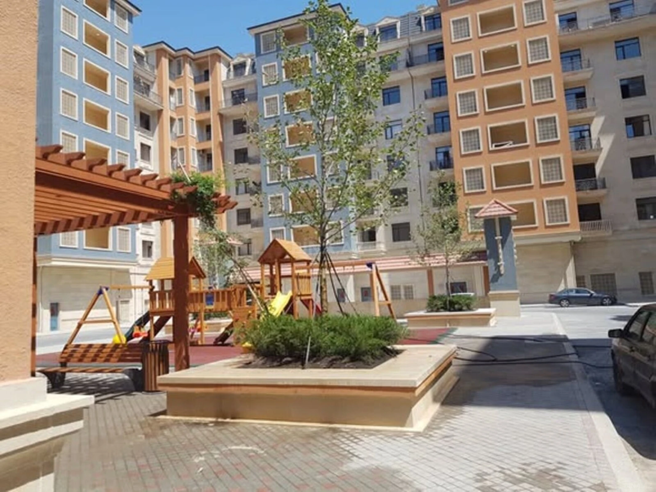 Satılır 5 otaqlı mənzil 211 m²