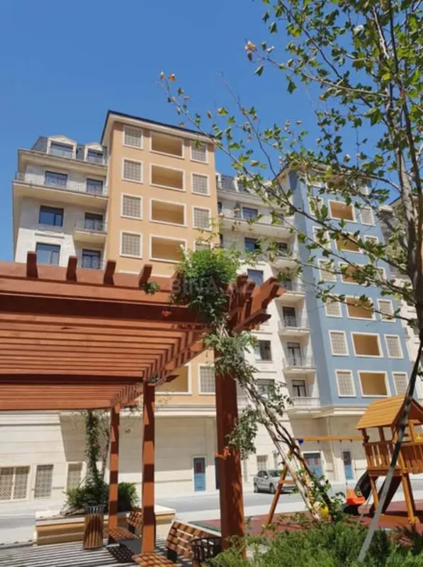 Satılır 5 otaqlı mənzil 211 m²