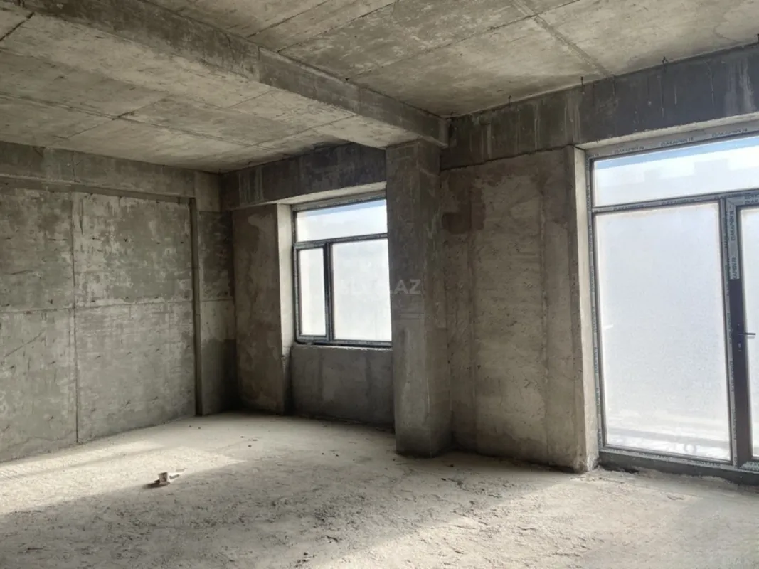 Satılır 5 otaqlı mənzil 211 m²