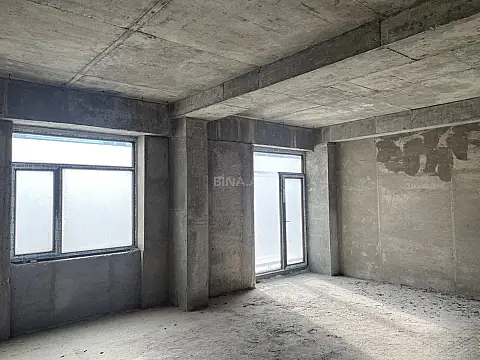 Satılır 5 otaqlı mənzil 211 m²