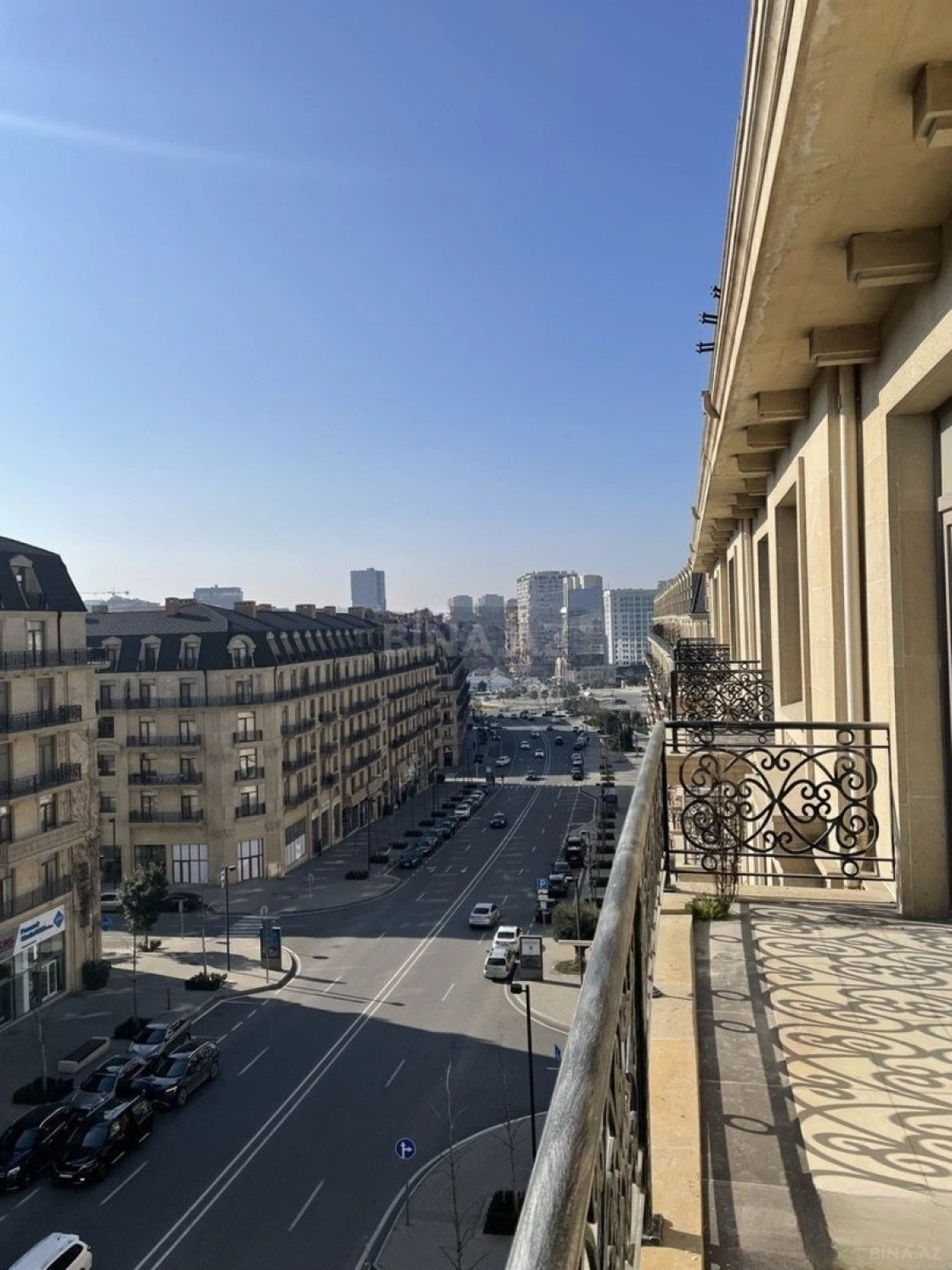 Satılır 5 otaqlı mənzil 211 m²