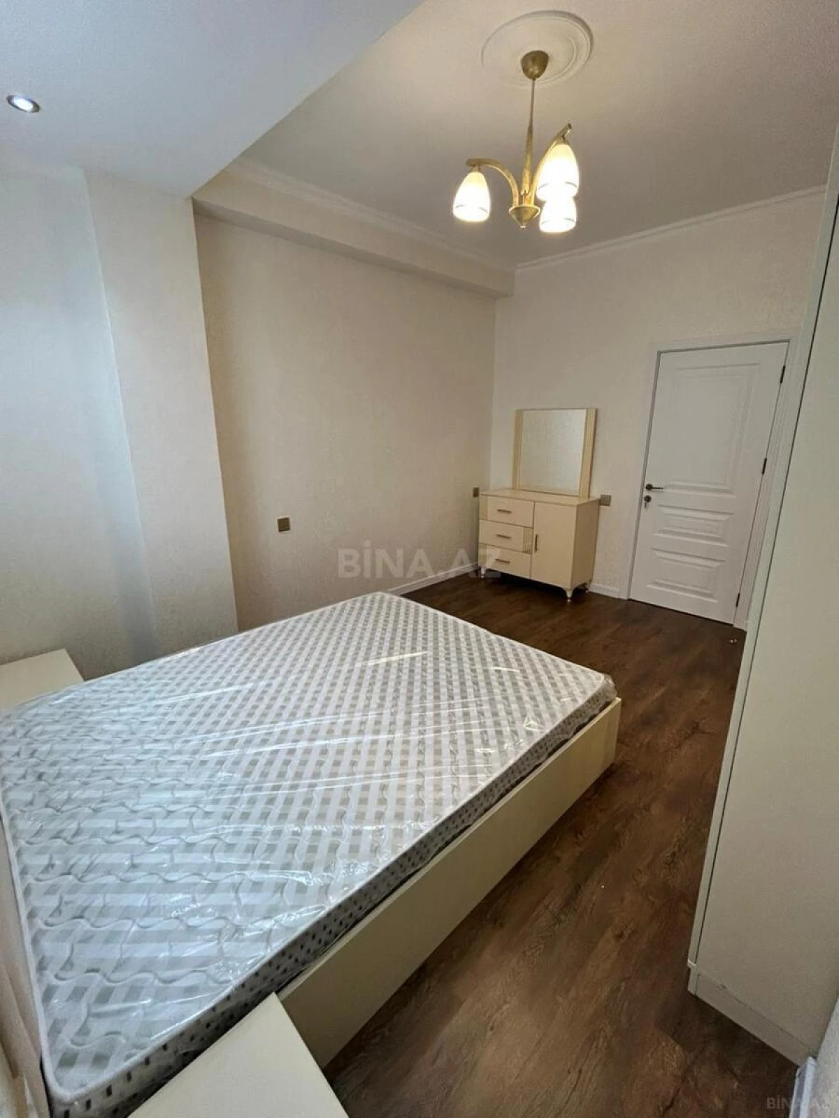 Satılır 2 otaqlı mənzil 75 m²