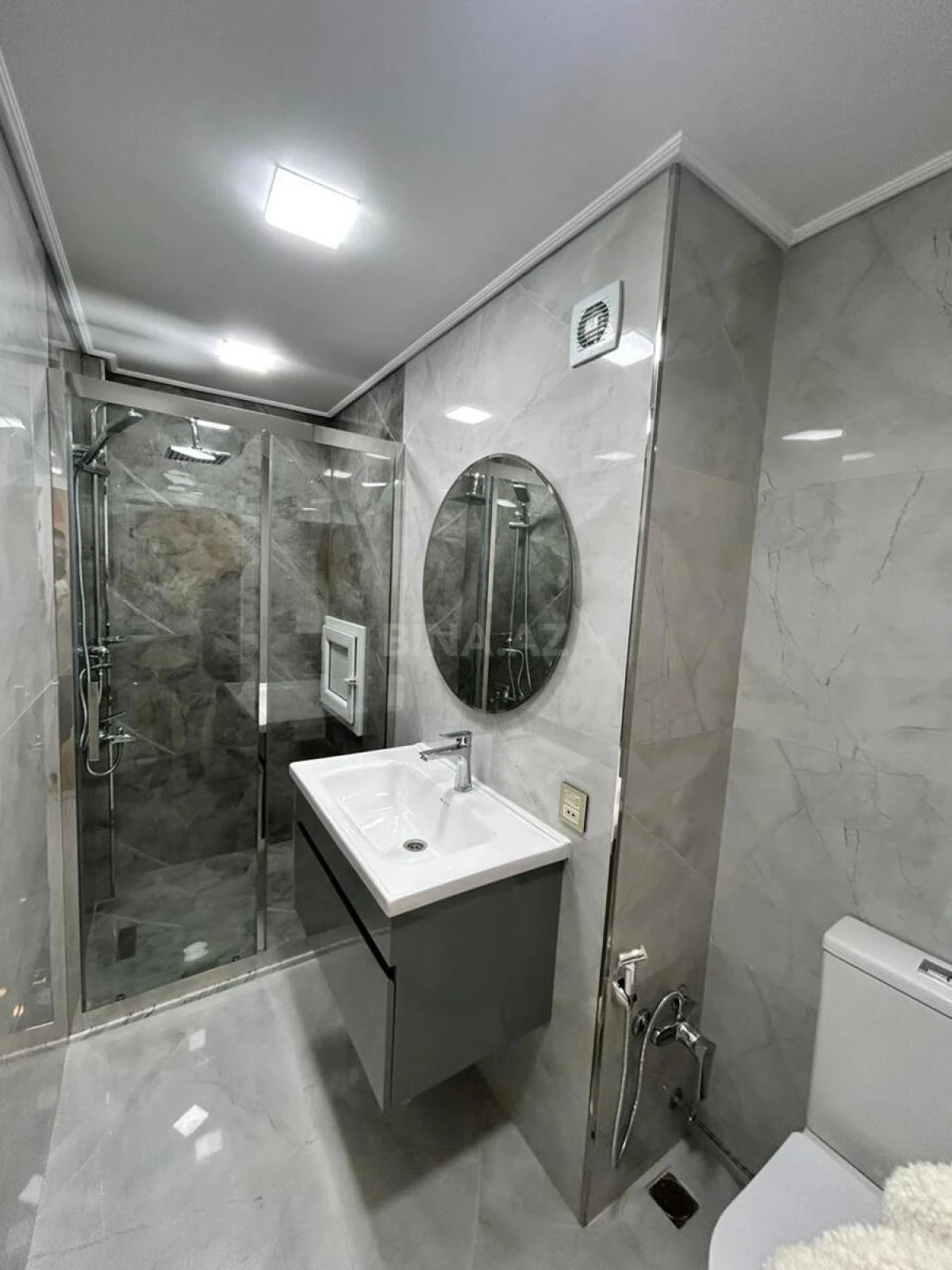 Satılır 2 otaqlı mənzil 75 m²