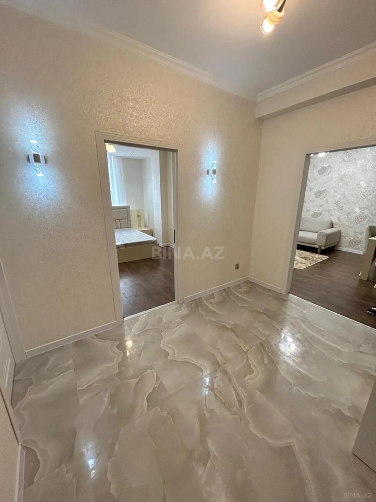 Satılır 2 otaqlı mənzil 75 m²