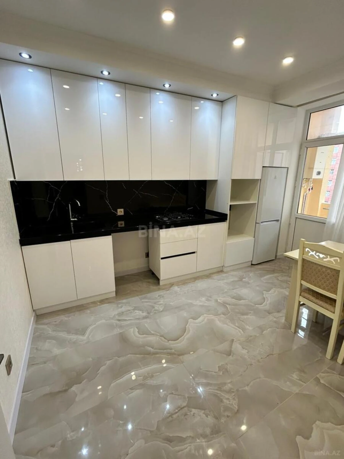 Satılır 2 otaqlı mənzil 75 m²