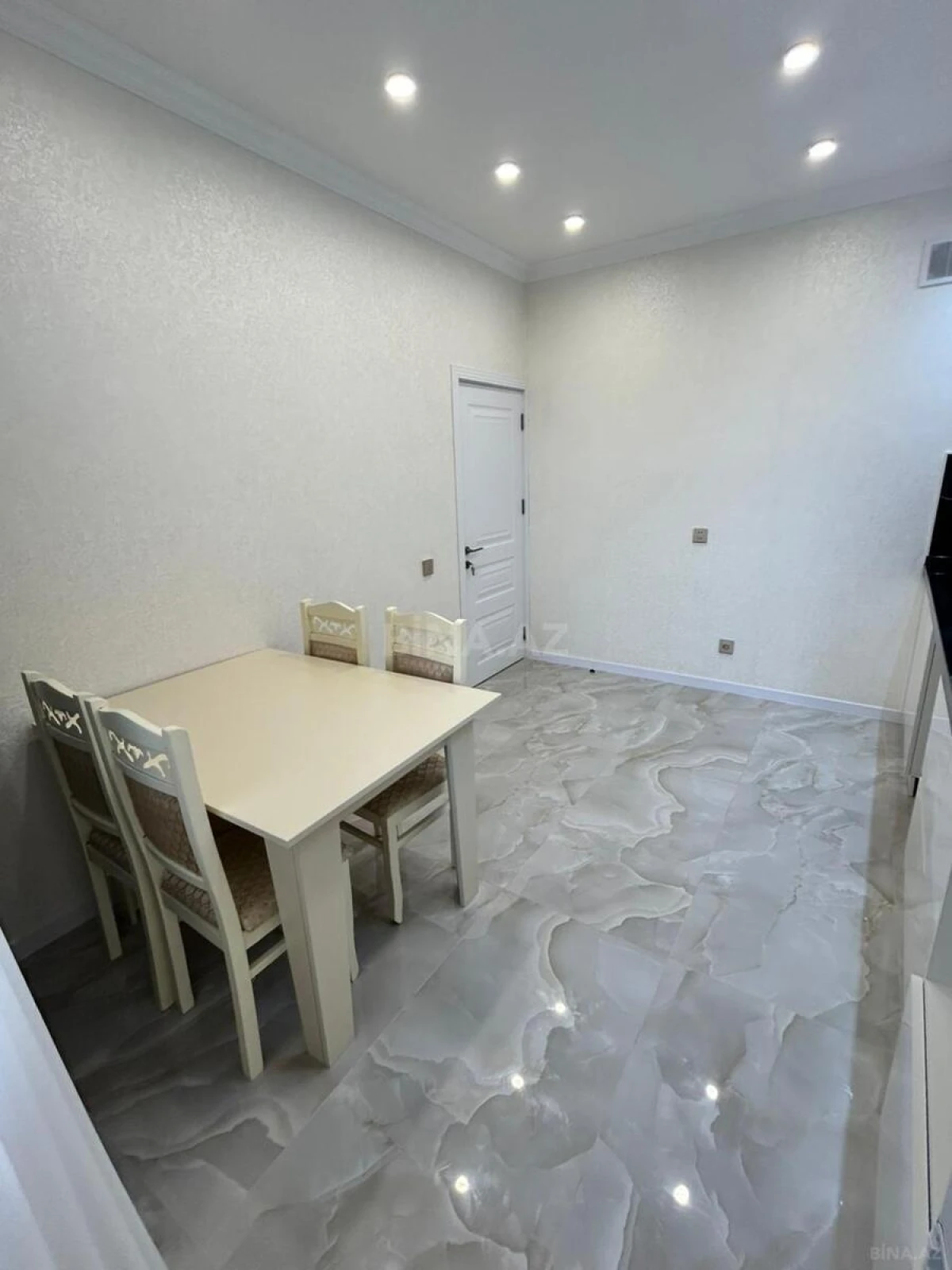 Satılır 2 otaqlı mənzil 75 m²