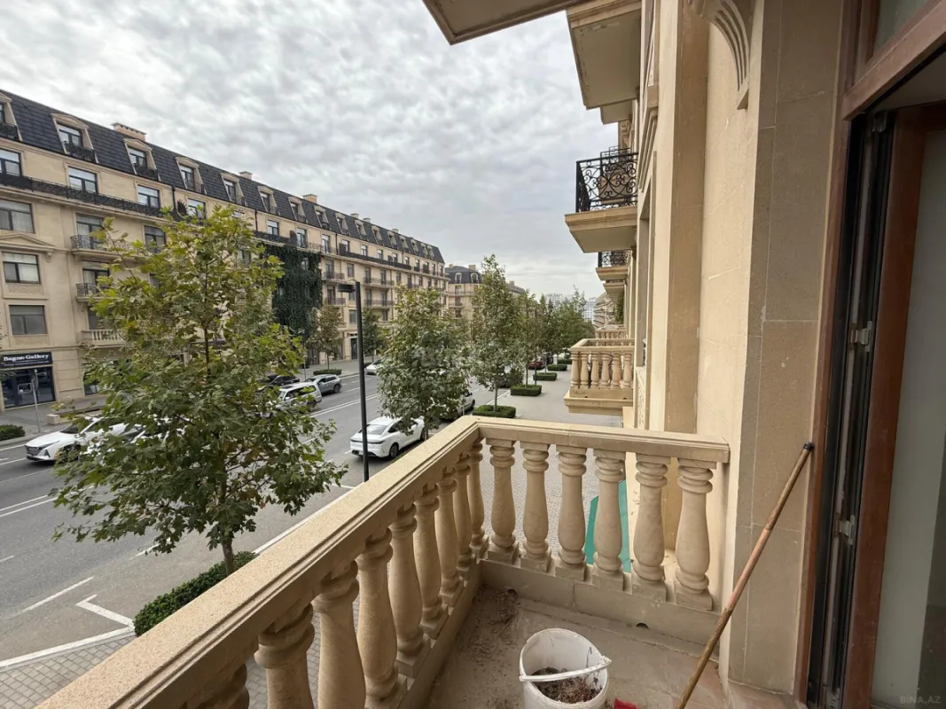 Satılır 3 otaqlı mənzil 129 m²