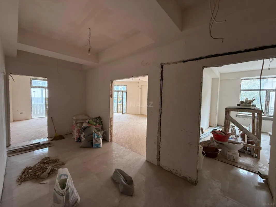 Satılır 3 otaqlı mənzil 129 m²