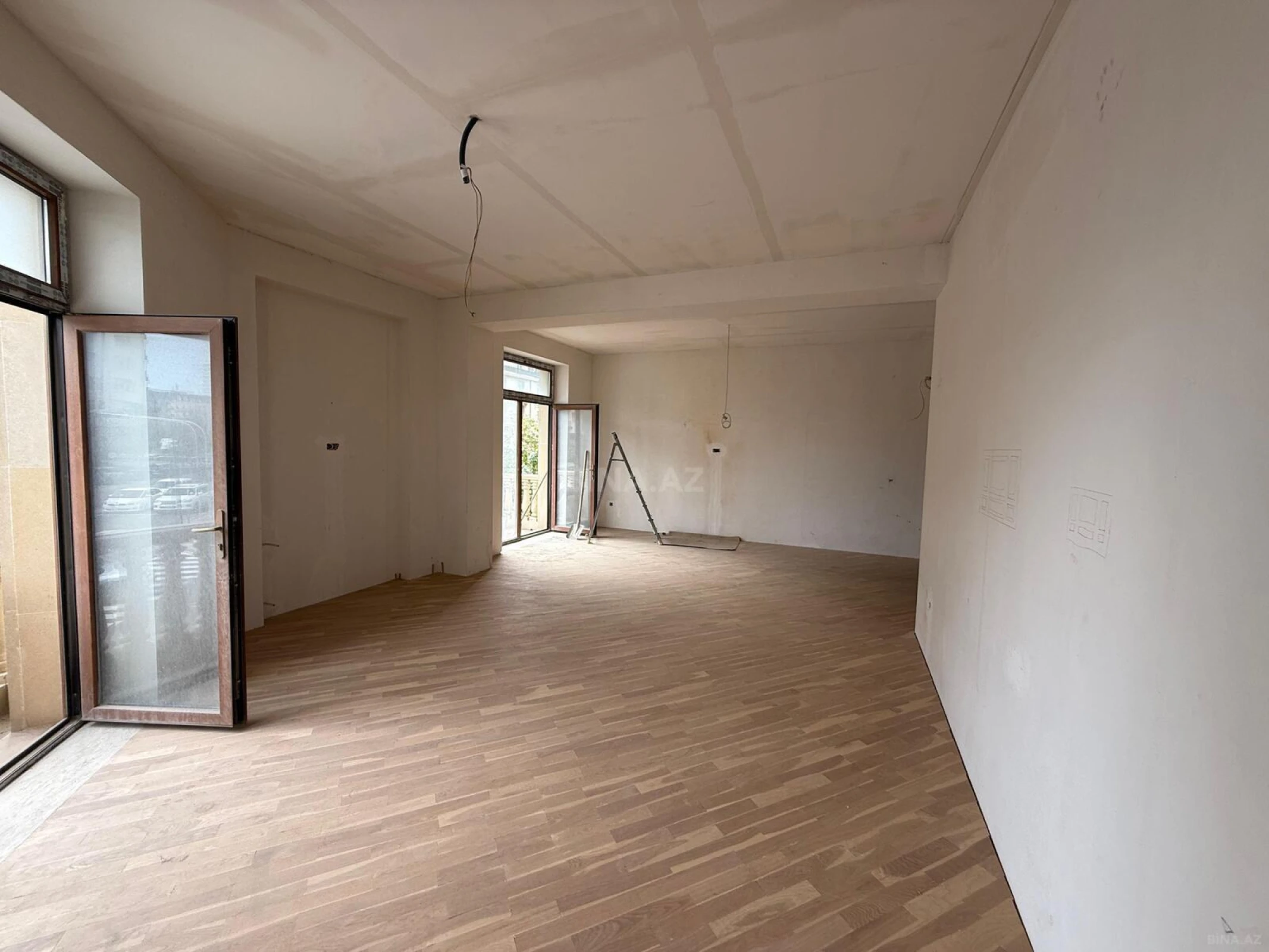 Satılır 3 otaqlı mənzil 129 m²