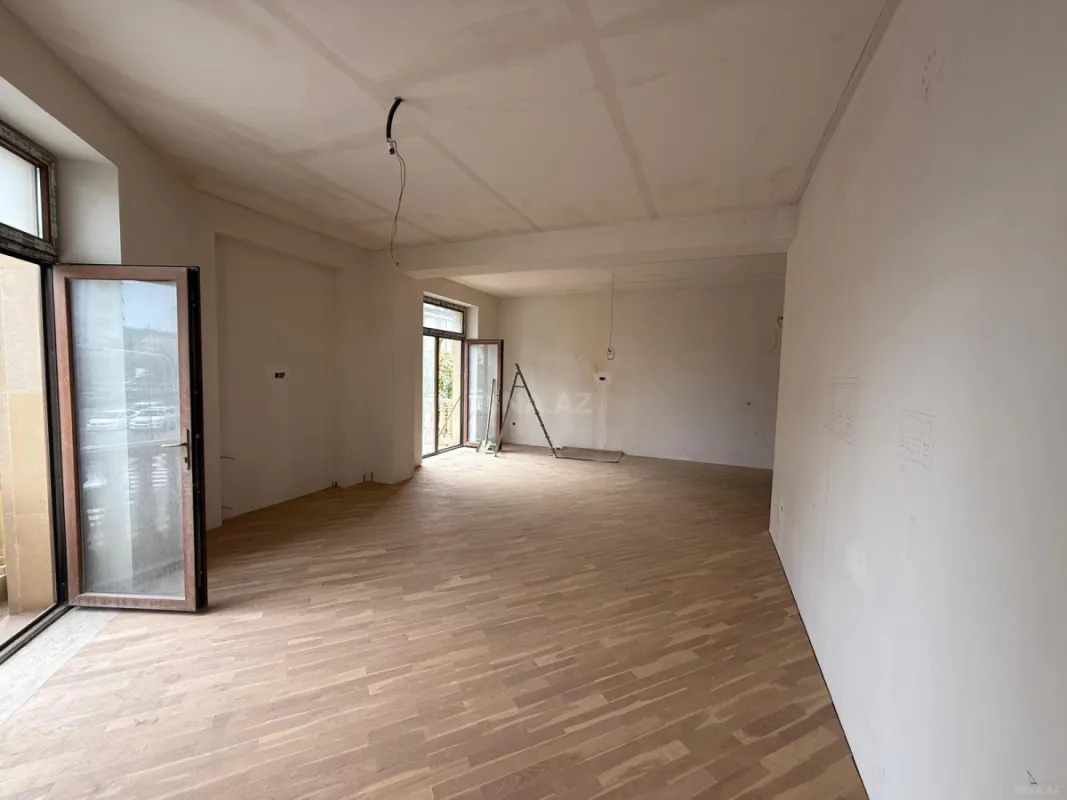 Satılır 3 otaqlı mənzil 129 m²