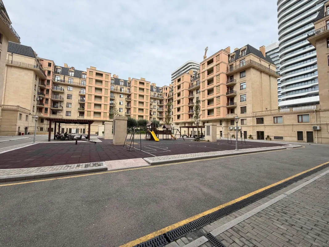 Satılır 3 otaqlı mənzil 129 m²
