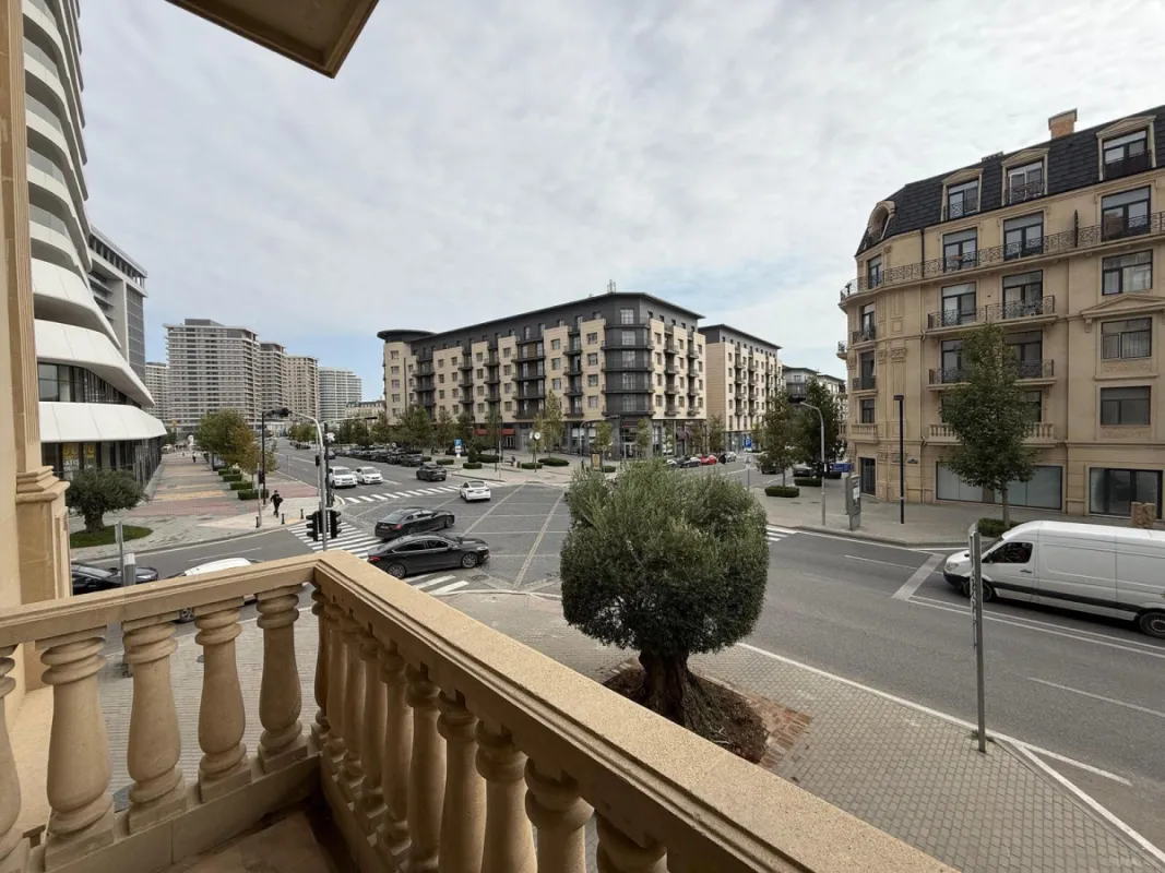 Satılır 3 otaqlı mənzil 129 m²