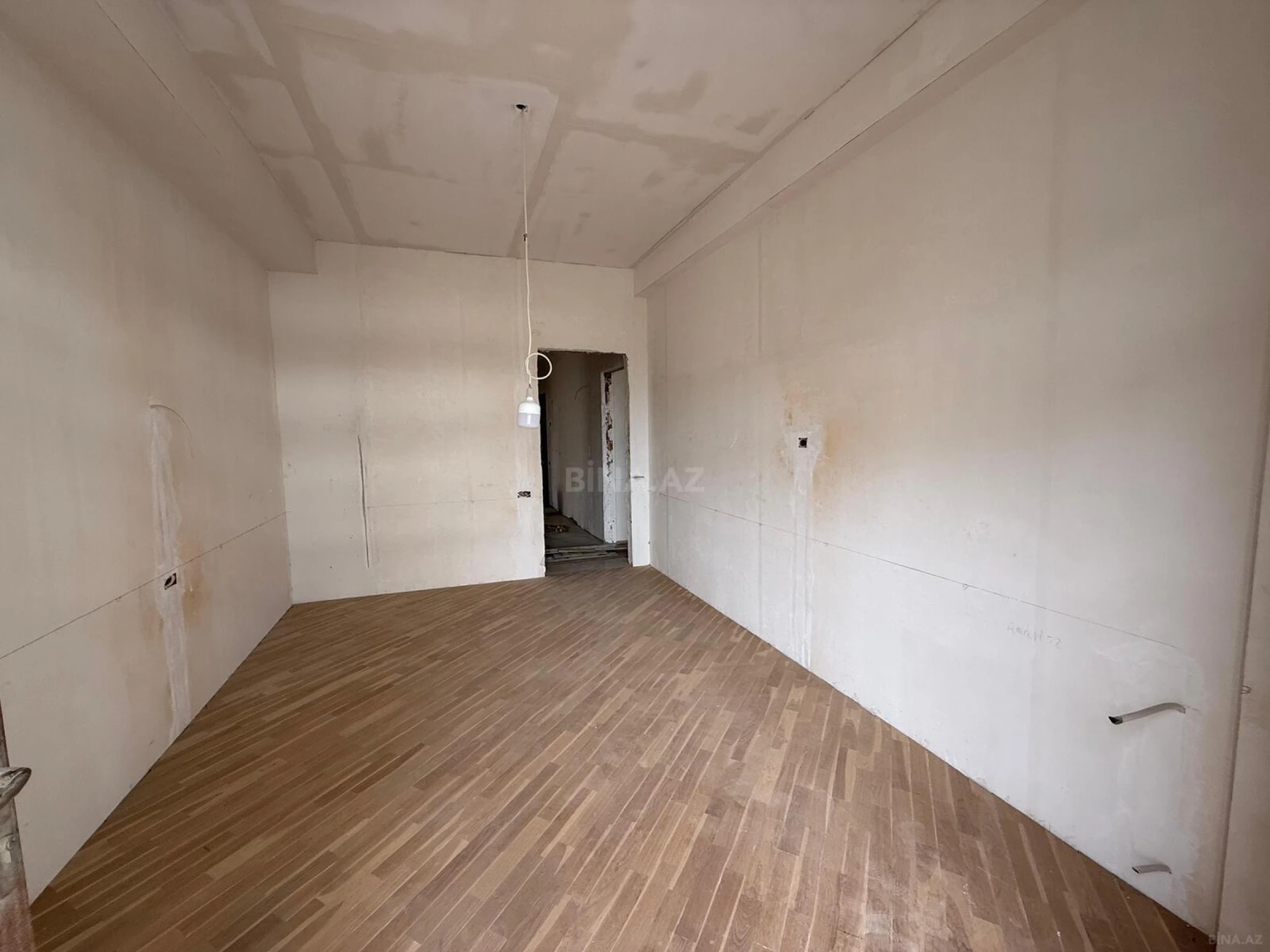 Satılır 3 otaqlı mənzil 129 m²