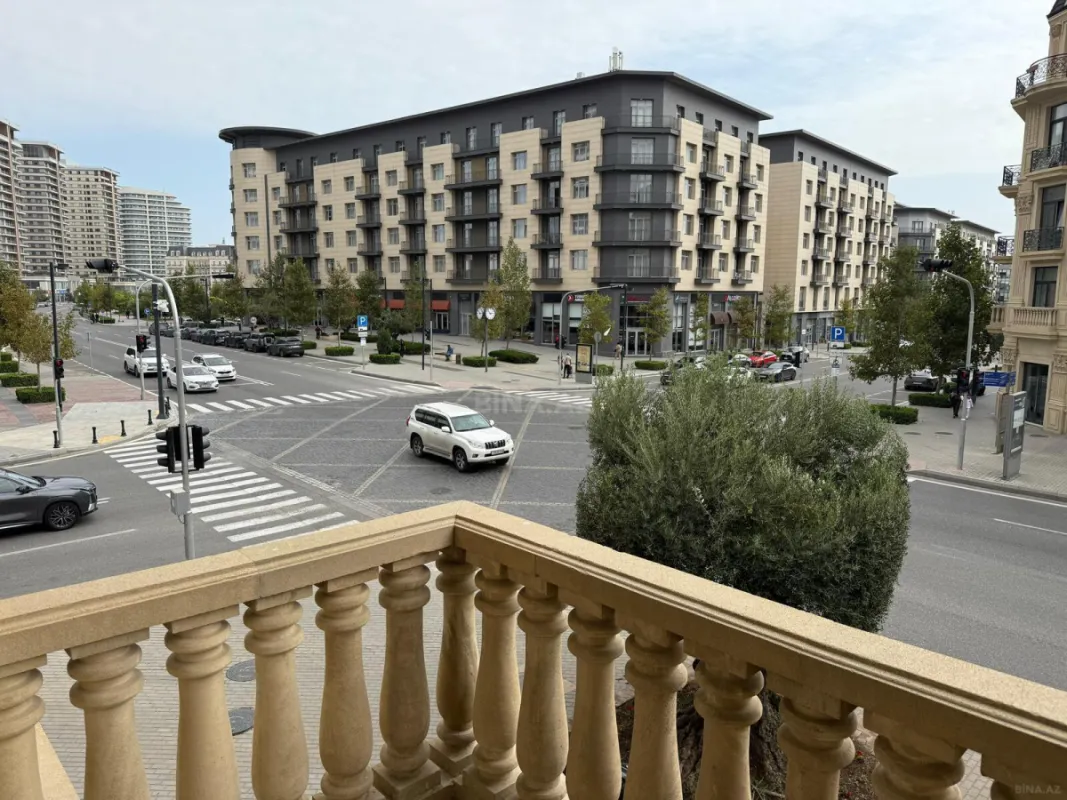 Satılır 3 otaqlı mənzil 129 m²