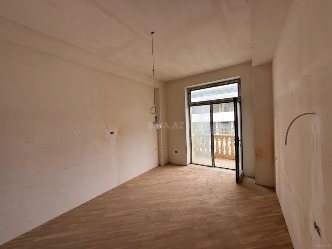 Satılır 3 otaqlı mənzil 129 m²