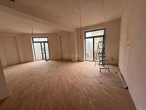 Satılır 3 otaqlı mənzil 129 m²