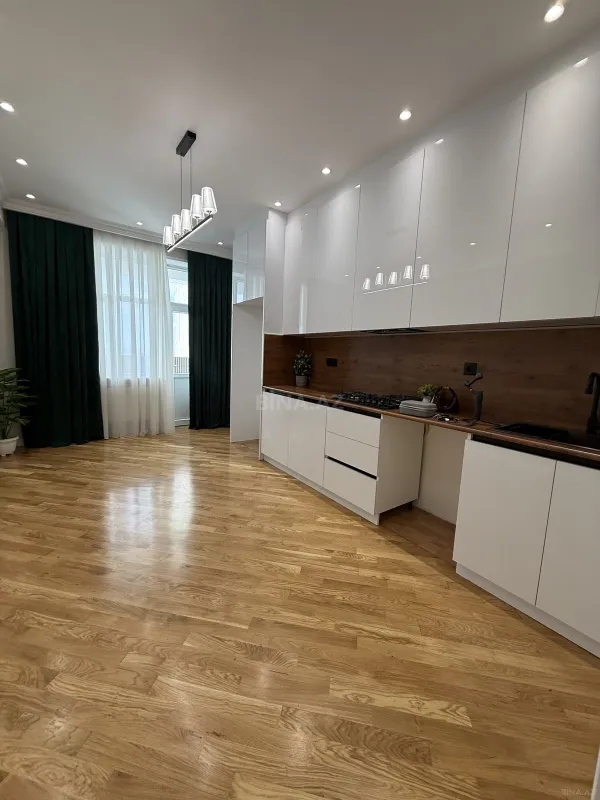 Satılır 3 otaqlı mənzil 115 m²