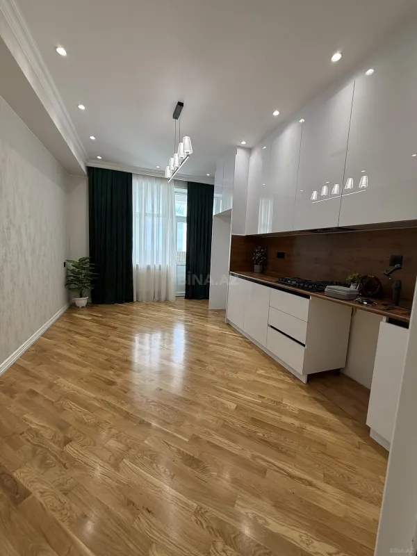 Satılır 3 otaqlı mənzil 115 m²