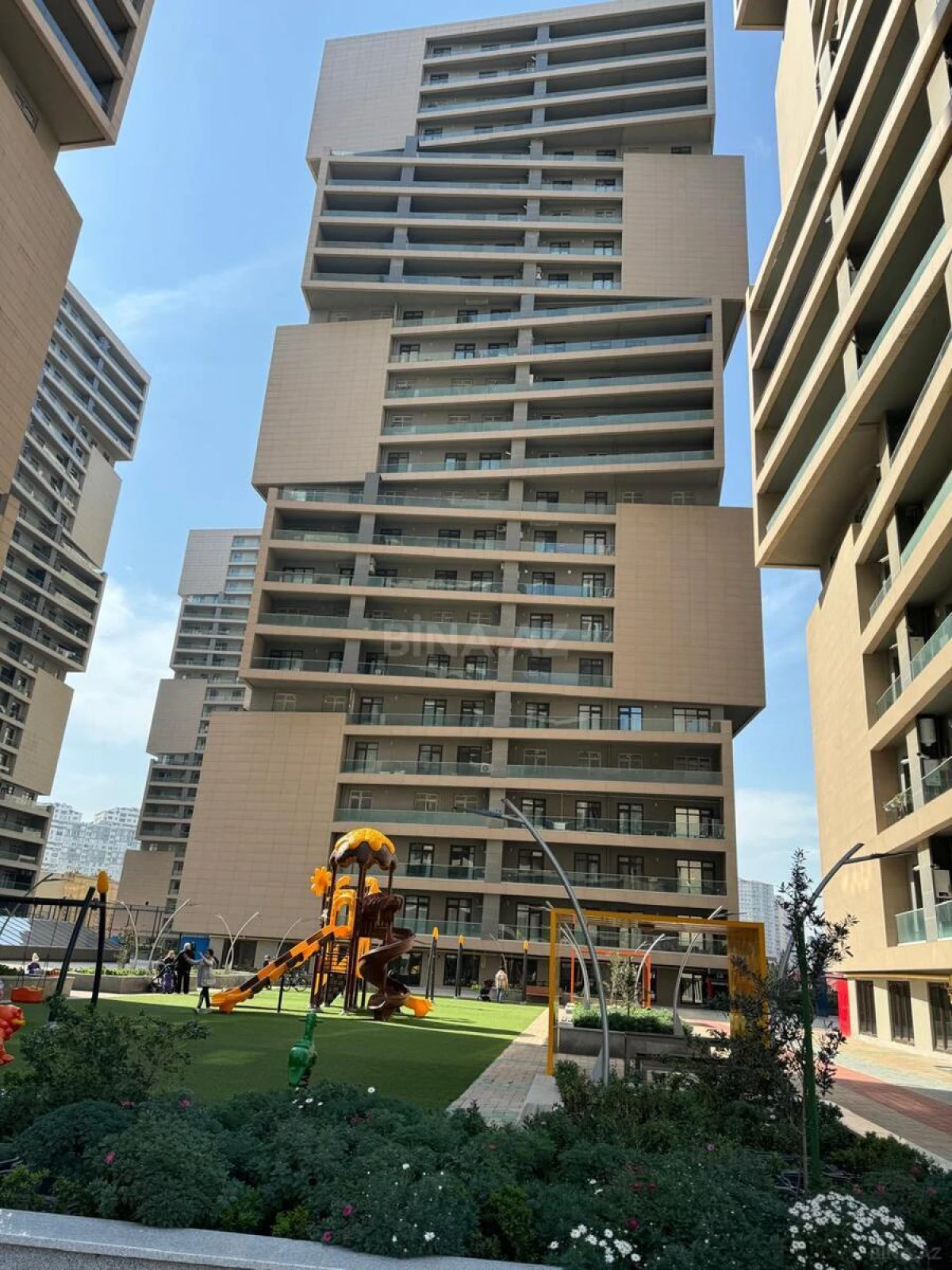 Satılır 3 otaqlı mənzil 108 m²