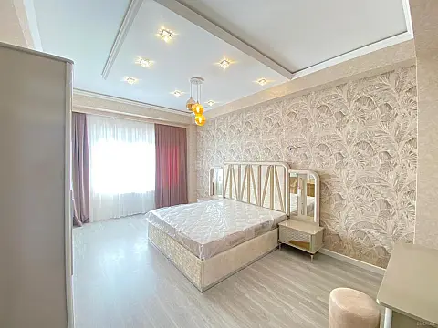 Kirayə verilir 2 otaqlı mənzil 92 m²