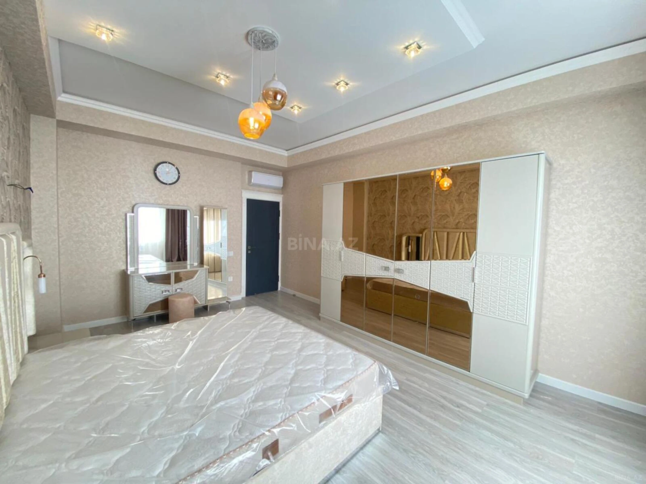 Kirayə verilir 2 otaqlı mənzil 92 m²