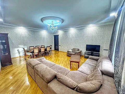 Satılır 4 otaqlı mənzil 165 m² — Bakı, Həzi Aslanov qəs. 4 otaq 165.00 m²