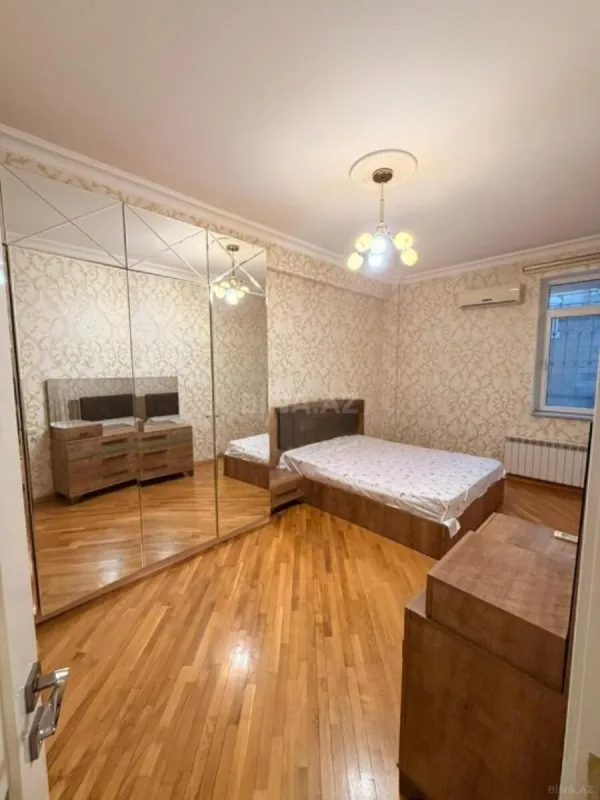 Kirayə verilir 5 otaqlı mənzil 200 m²